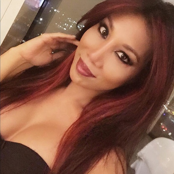 Meet your Posher, @JetSet_Posher - Picture 1 of 2